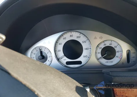 2009 Mercedes-Benz E 550 z USA, uszkodzony, nr VIN WDBUF72X99B410542